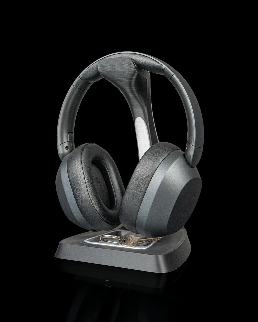 Modern Headphone Stand with Valet Tray